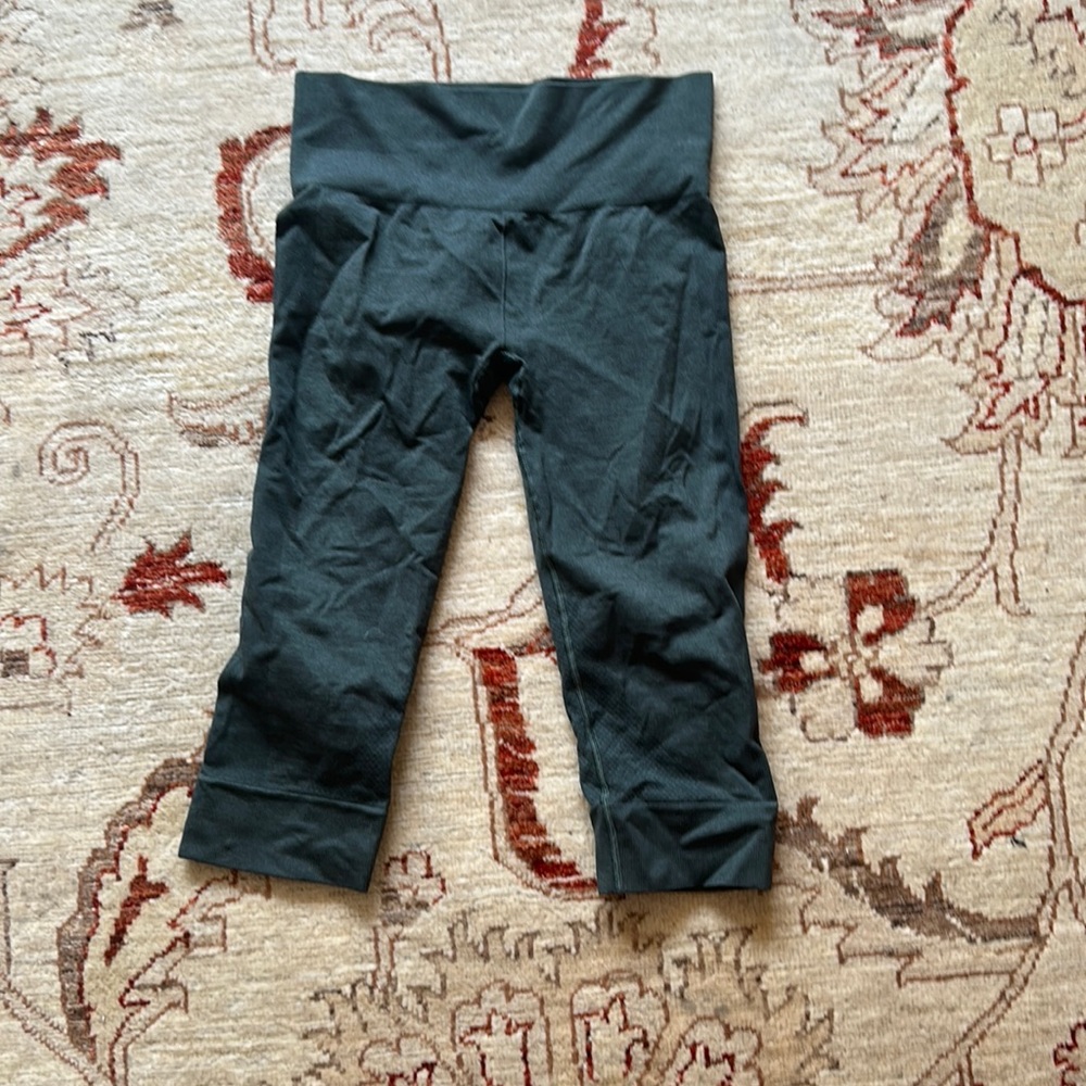 Forest green capri leggins
